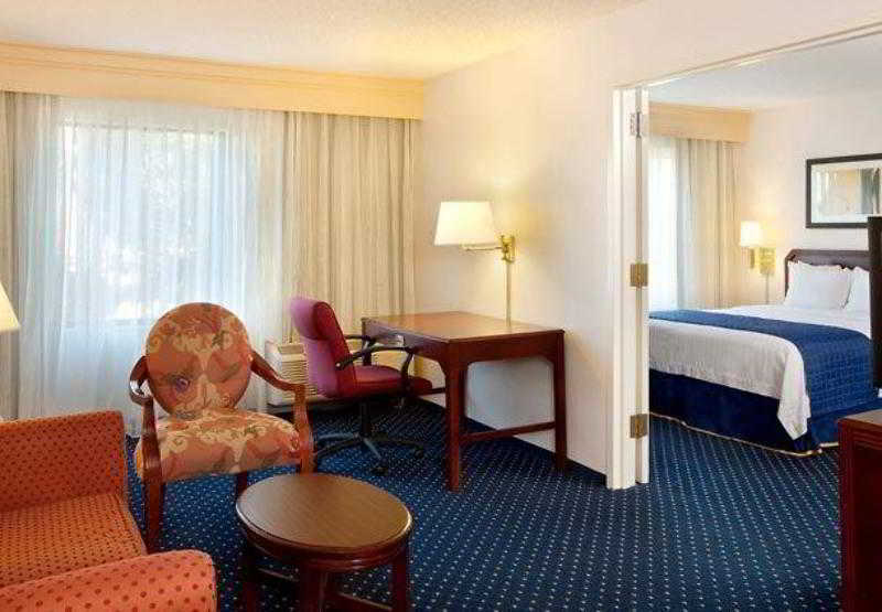 Hotel Courtyard By Marriott Houston Hobby Airport Pokoj fotografie